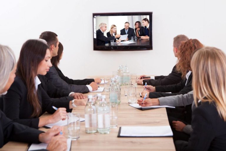 The Difference Between Webcasting and Web Conferencing